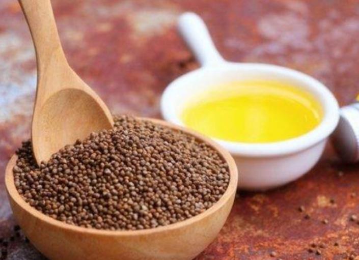 古代用油脂来制作防雨用具，曹魏时期铜雀台的瓦片上都有胡桃油