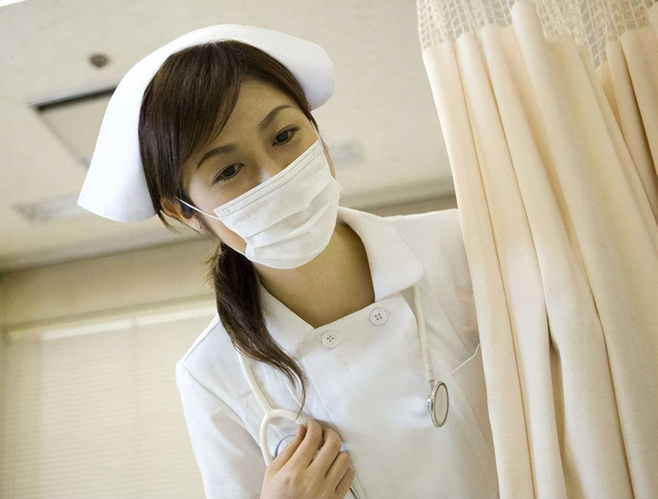 女护士处理男患者隐私部位，会感觉尴尬吗？过来人说出实情