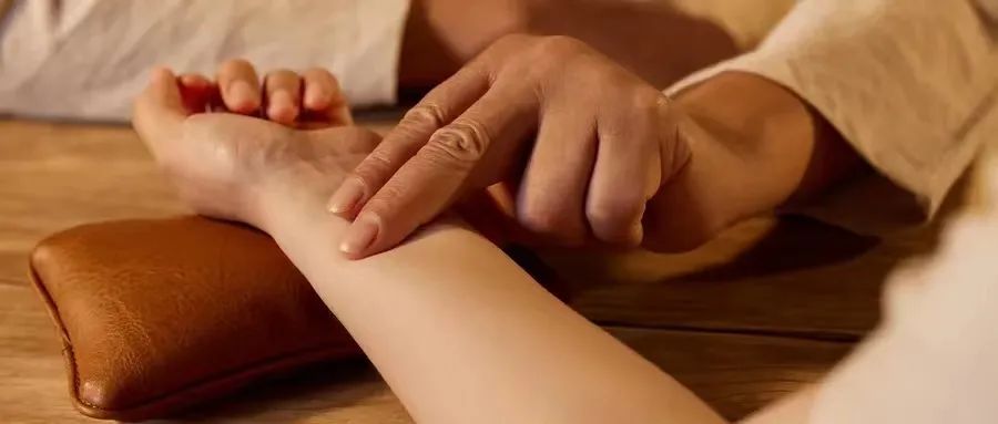 阳了嗓子像刀割一样怎么办,阳了嗓子如刀割吃什么药