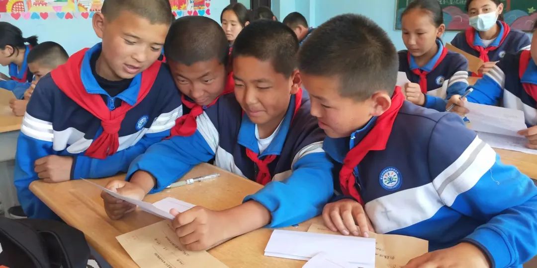 辽疆书信手拉手,手拉手心连心民族团结一家亲书信