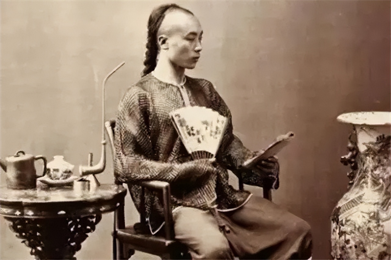 道士算命:夫人!你若不改嫁门口的乞丐,今日深夜你们婆媳必死