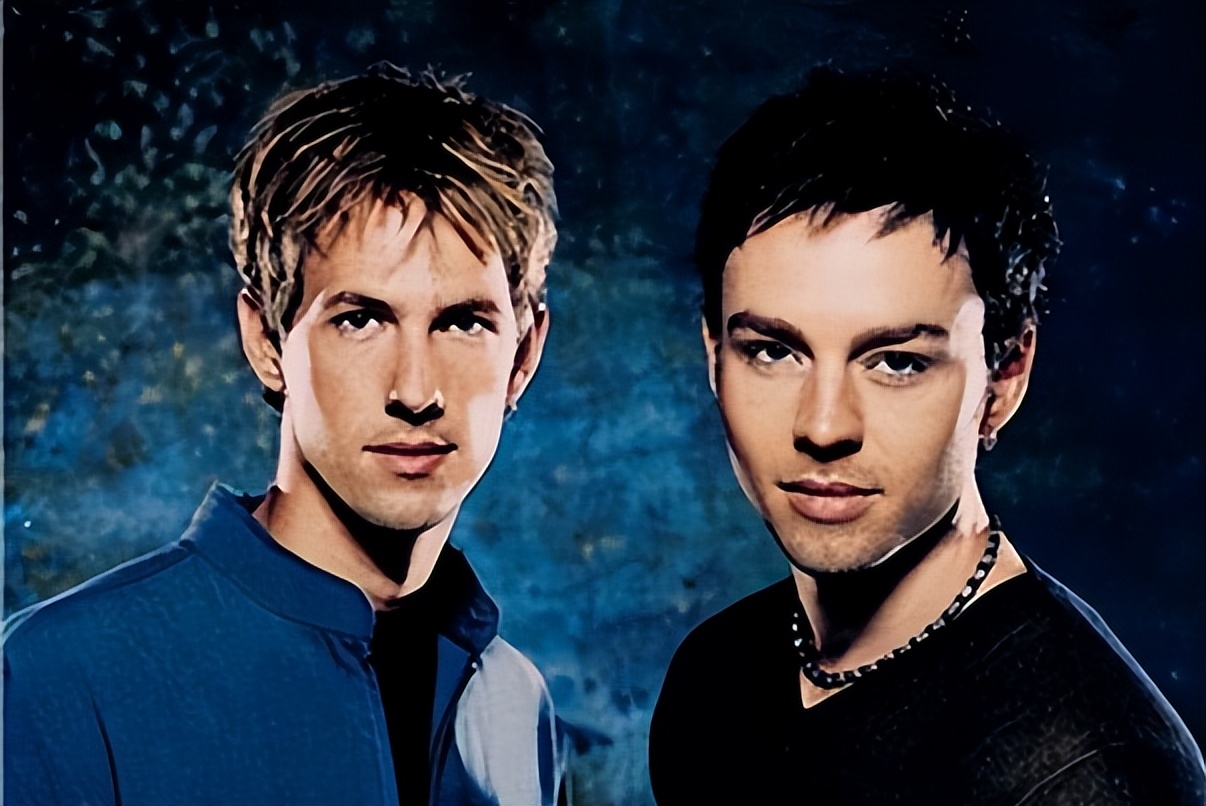 适合婚礼上岳父唱的歌曲大全,适合婚礼上唱给新郎新娘的歌曲