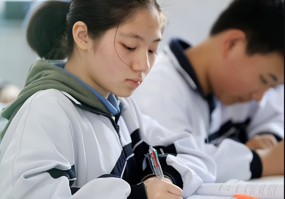 将取消中学生晚自习，家长们意见难以统一，教育部给出暖心答复