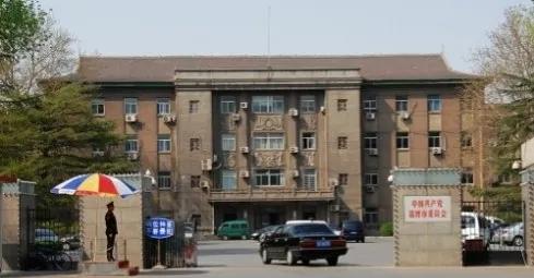 从锈迹斑斑的淄博市政府大楼，看淄博爆火的原因，令人感动