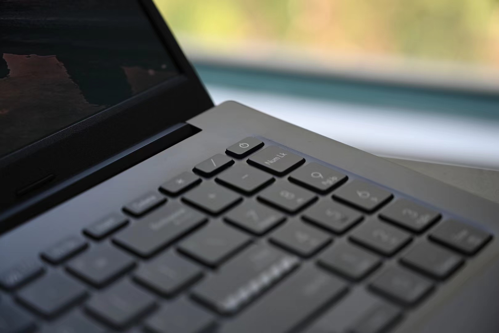 华硕笔记本12核标压i512500h测评,华硕无双1512代标压i5