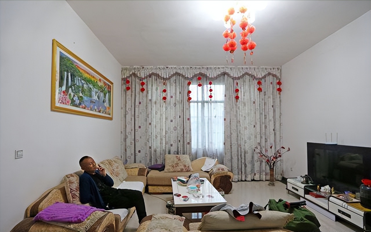 2008年，背亡妻回家的好男人，半年后却闪婚女网友，如今他怎样了