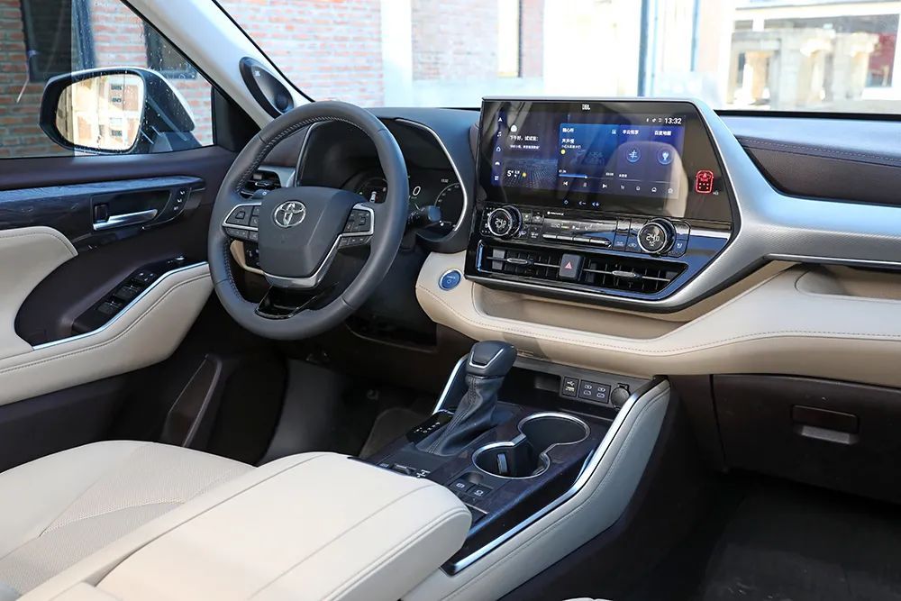 小汉兰达四驱混动版,广汽丰田汉兰达双擎豪华版