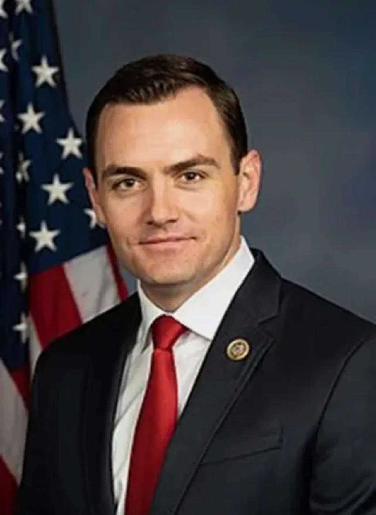 要钱不要脸！美国议员边玩手机边兵旗推演，却要台湾190亿买*器武**