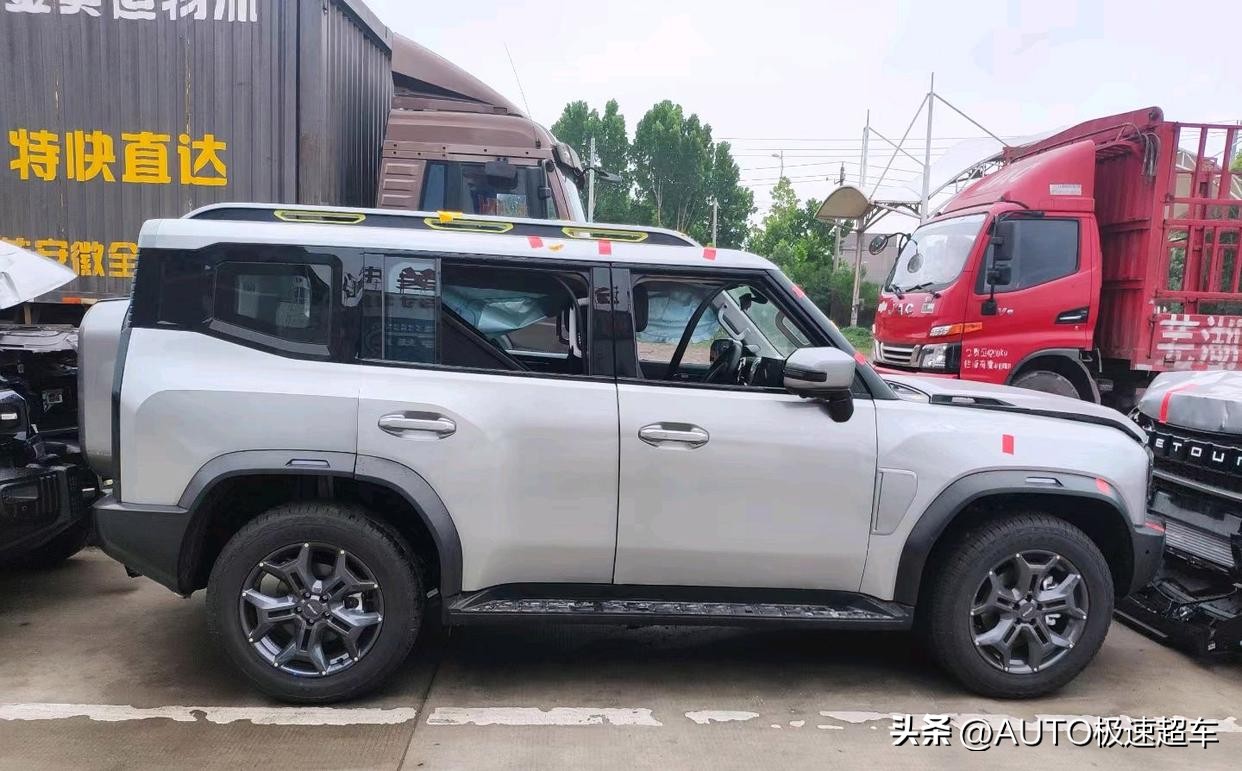 捷途旅行者vs路虎卫士110,国产卫士捷途旅行者配置