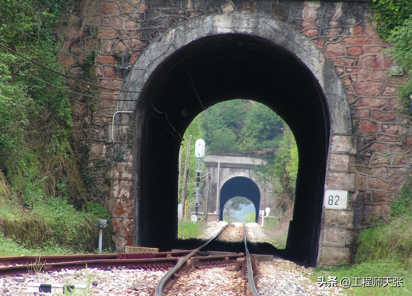 西班牙造火车过不了隧道,1.15亿欧元打水漂
