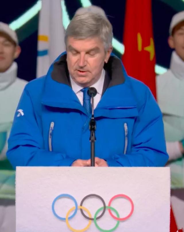 北京冬奥会开幕式羽绒服盘点,中国队穿的大衣到底是什么来头?