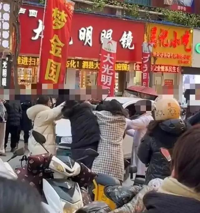 带男友办离婚妻子被丈夫打成重伤,妻子办离婚带男朋友被打