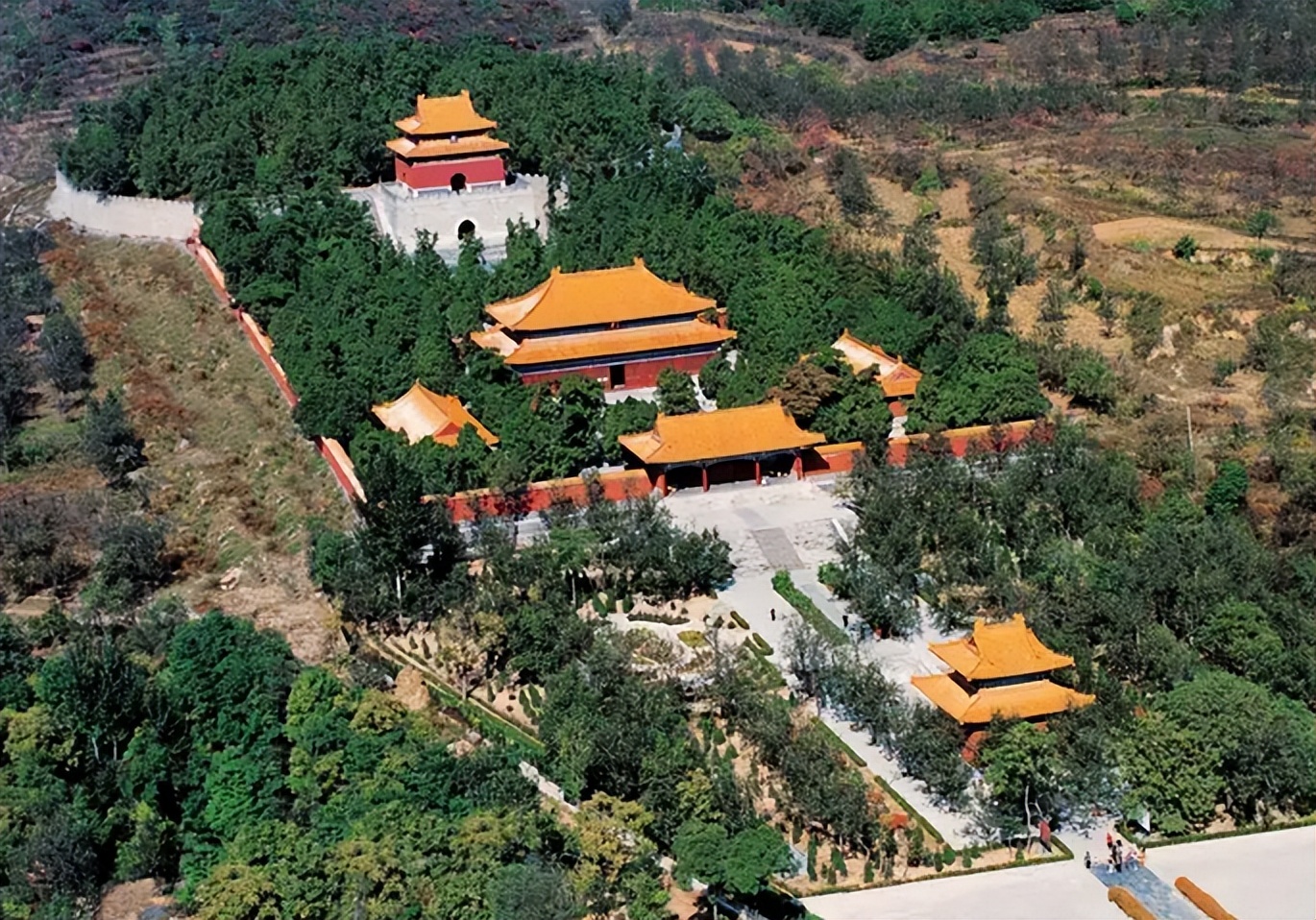 95后寿衣模特女孩,95后寿衣模特采访视频