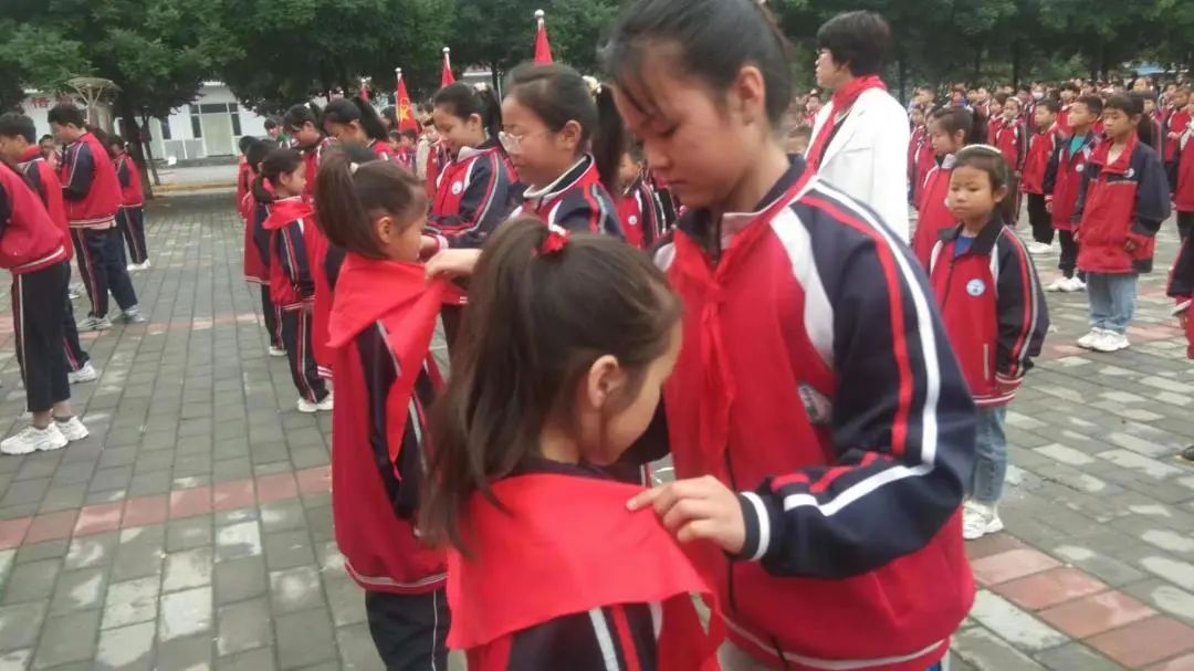 学习二十大，争做好队员|富平县各级少先队组织开展少先队员入队仪式暨庆“六一”文艺汇演主题活动