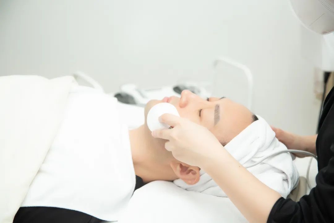 美肌试颜室‖直播见证，4周院线护肤的逆袭之路