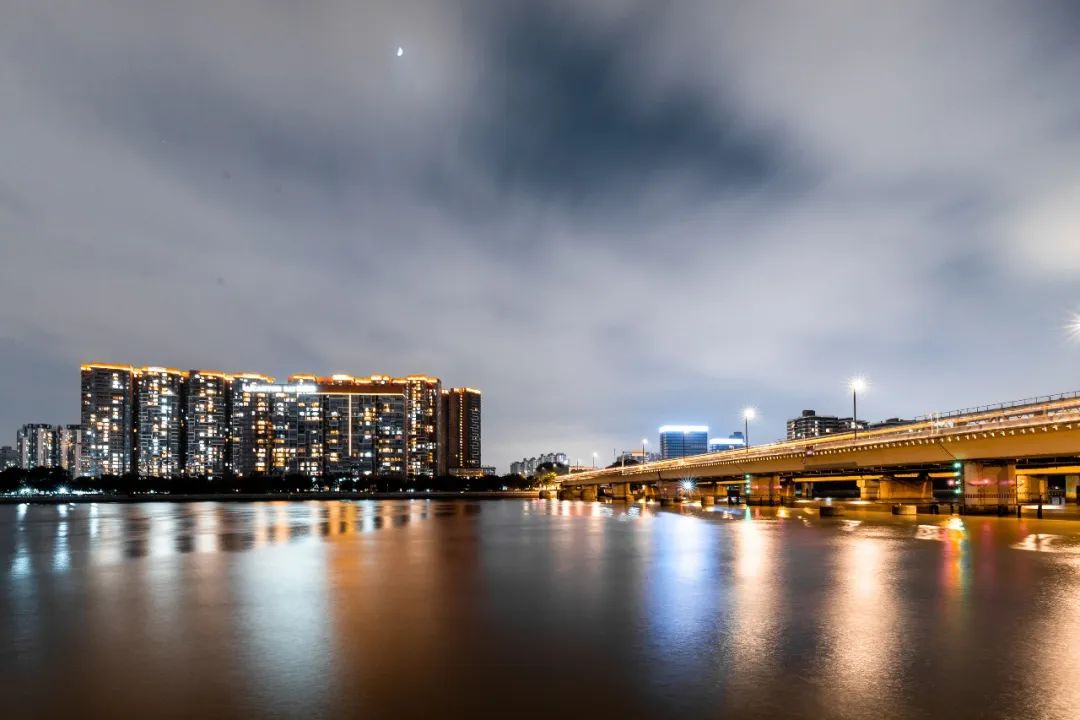 新世界·凯粤湾地铁5号线窖口站，带省级学位白鹅谭湾区生活代表作