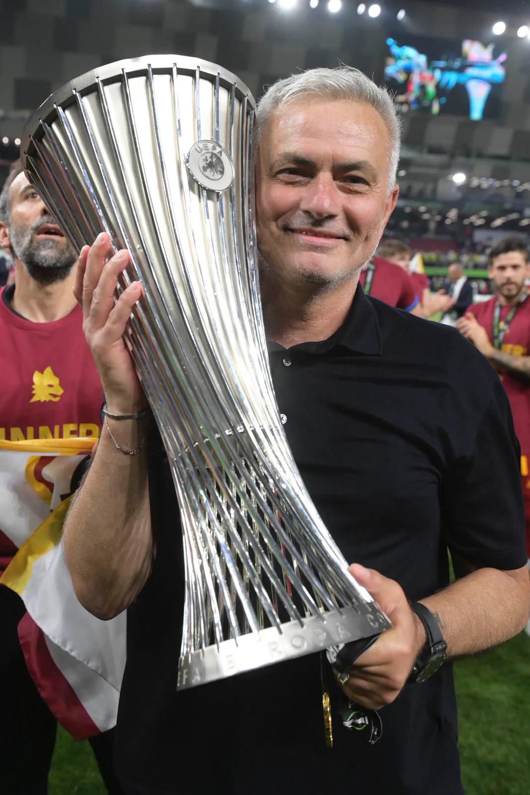 穆里尼奥执教生涯最辉煌战绩,穆里尼奥执教经历和荣誉