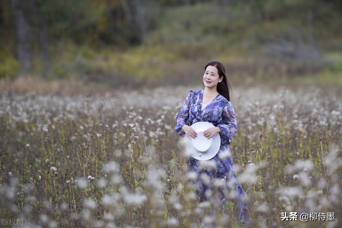 女生拍照脸大怎么解决,中年女人拍照构图技巧