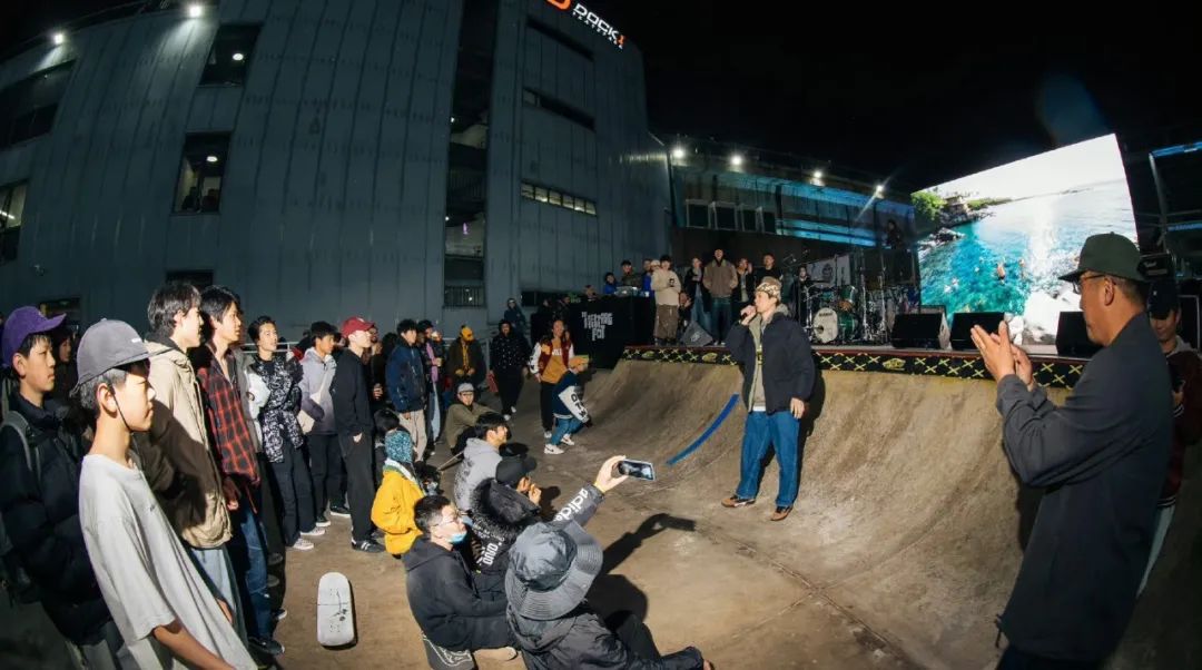 街头潮流闭店潮起，“接地气”能否别开生面？