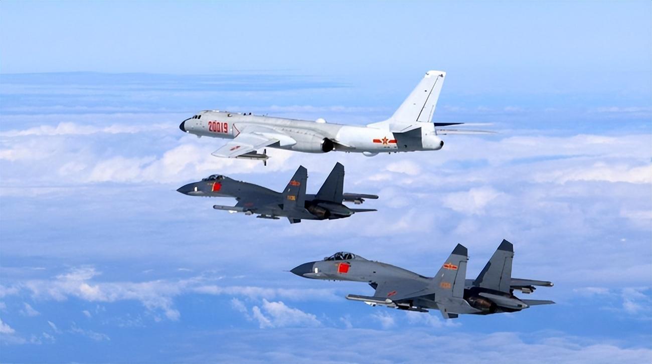 台军舰对台岛周边开展侦巡任务,台军方30架次解放军军机巡台