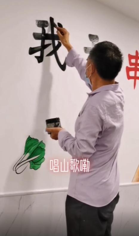 “行走的打印机”任士民：农村大叔靠写字月入过万，被央视点赞