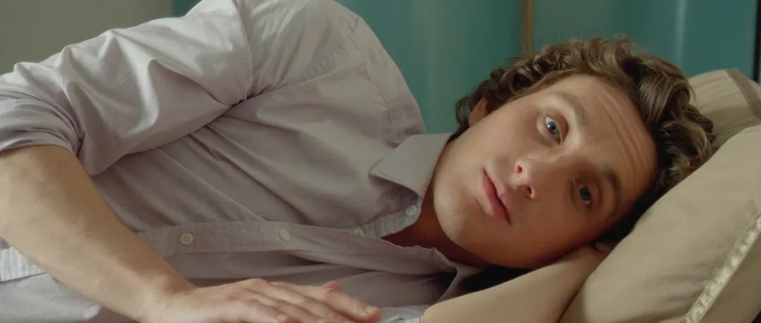 520躺家里睡觉,520家里蹲