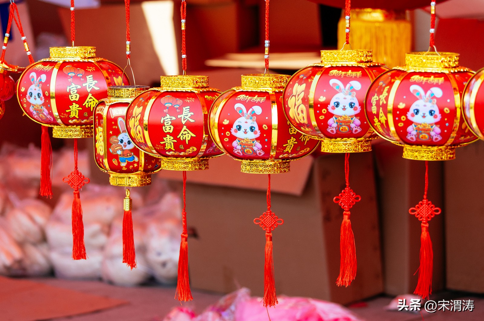 陕西渭南：红红火火络绎不绝的西三路灯笼市场图纪