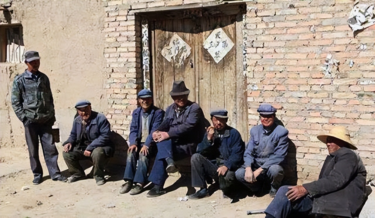 广为宣称的“劳动英雄”吴满有，曾让*德朱**、毛主席大为赞扬，为何