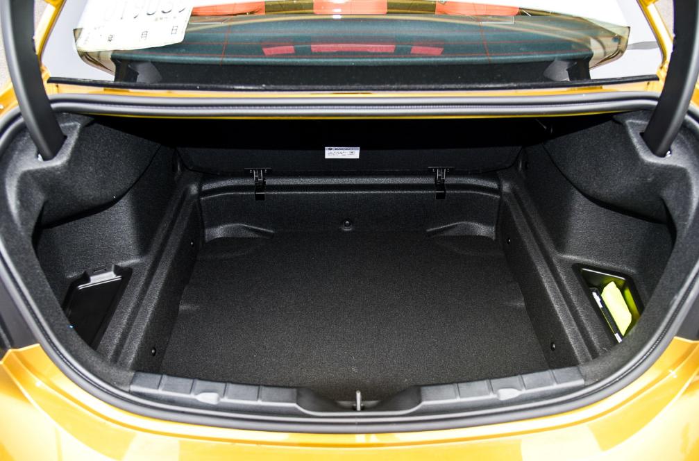 月销量只有4000的宝马1系真值得买？具体分析后，你就明白了