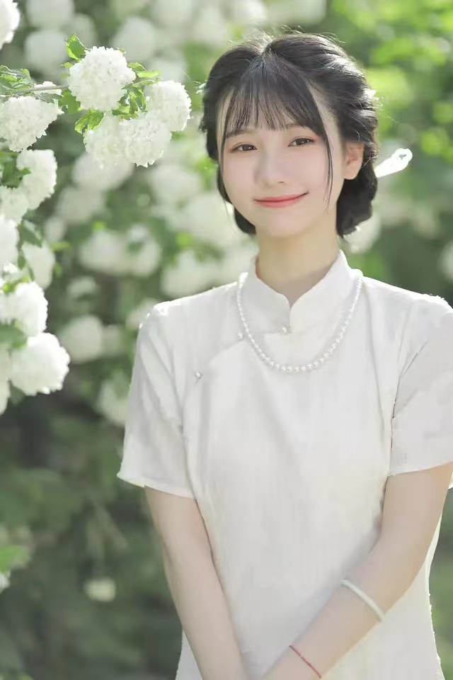 春盼草木发芽，夏盼植物生长