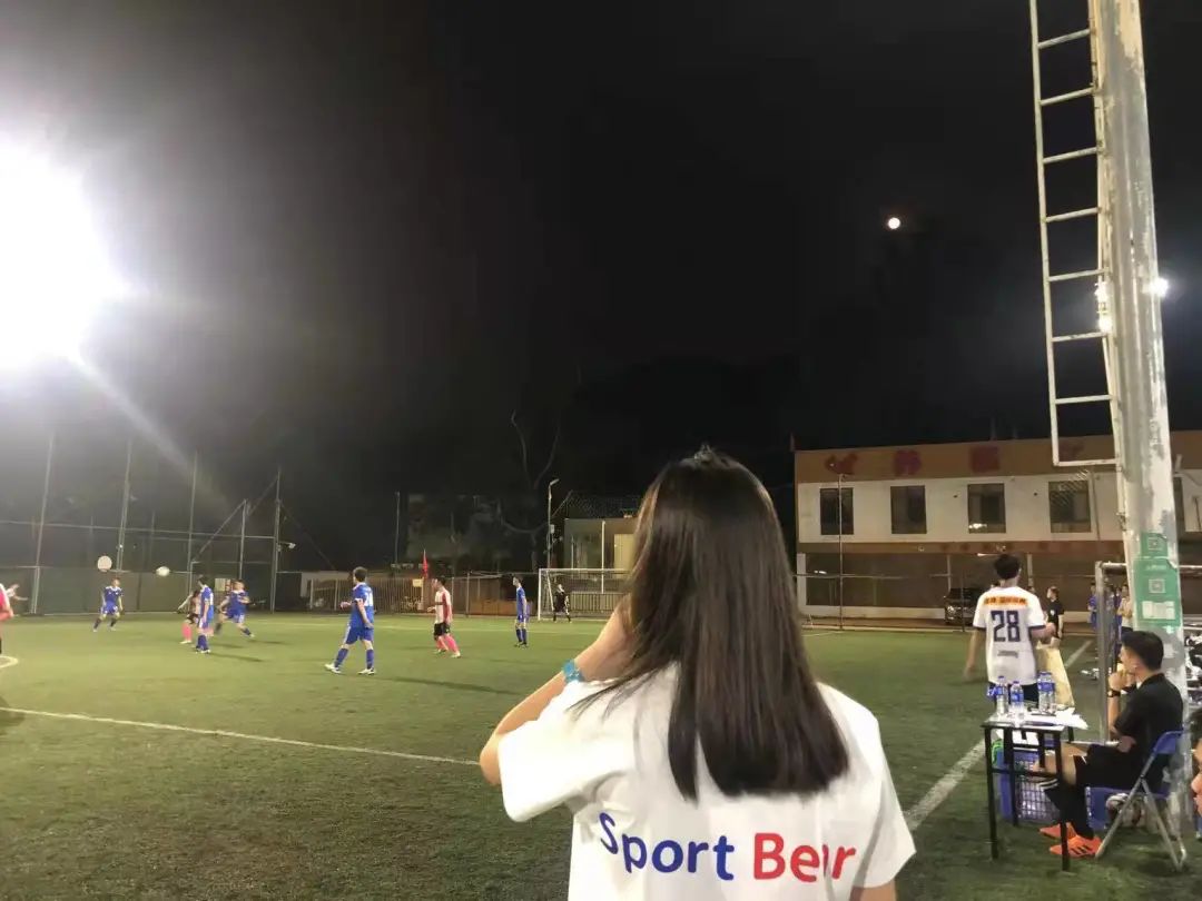 瓒崇悆濂冲绮よ,瓒崇悆濂冲骞垮窞