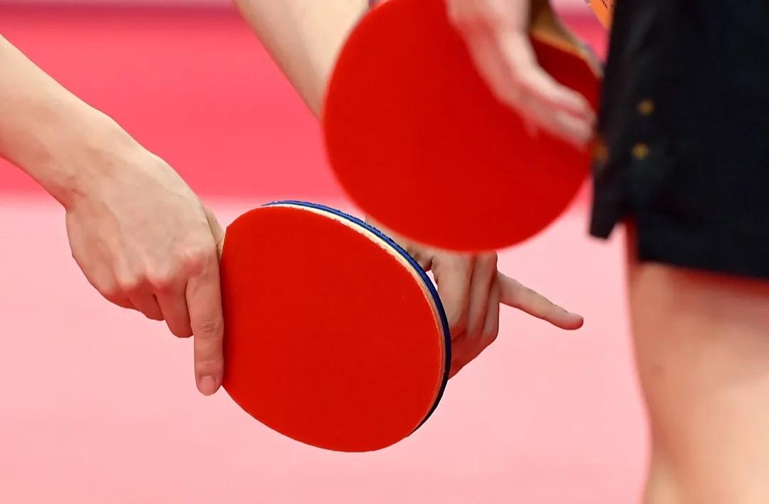 乒乓球，想说爱你不容易，虽然虐我千百遍，我仍待你如初恋。