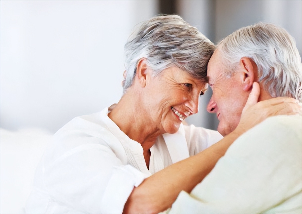 一把年纪，还老不正经？老年人的性与爱，为何无处安放