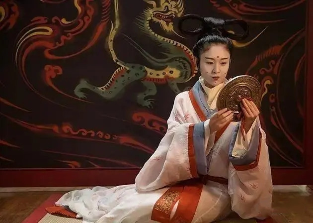 从化妆到卸妆都要用什么化妆品,古代没有化妆品怎么化妆