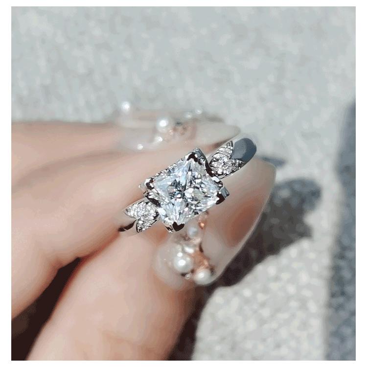 比利时魔星钻跟美国莫桑钻哪个好,莫桑钻和真钻哪个好