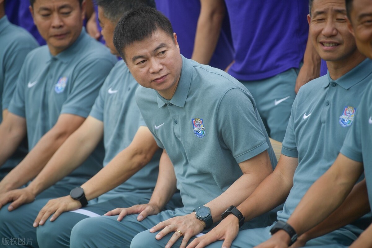 天津津门虎全家福英语版,天津全家福照片