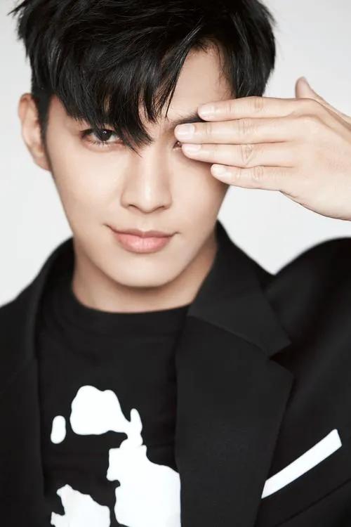 炎亚纶的同性恋风流事：痛并快乐着，看见*裤底**，无法想象！