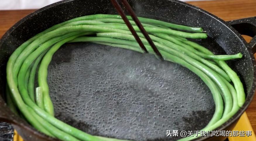 晒干豆角晒了一天就下雨怎么办,晒豆角干不黑最简单的方法