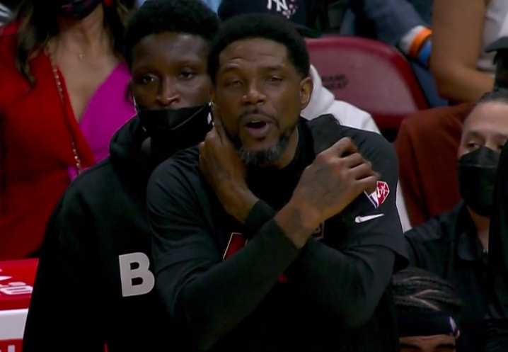 威少恶意犯规罚下场,威少两次恶意犯规