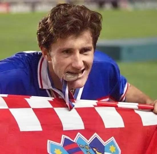 80后童年足球的回忆,童年的记忆踢足球作文