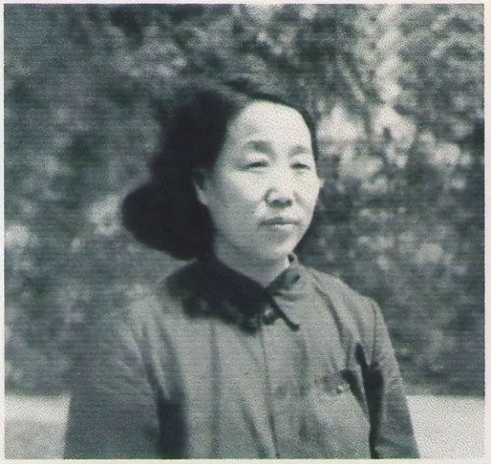 英雄刘志丹33岁牺牲，毛主席亲自为他题碑，唯一的女儿继承其遗志