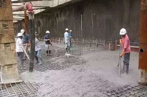 混凝土生产当中如何控制用水量,如何控制水下混凝土灌注