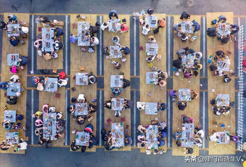 淄博烧烤火起来当地人民做了啥,深挖淄博烧烤背后的故事