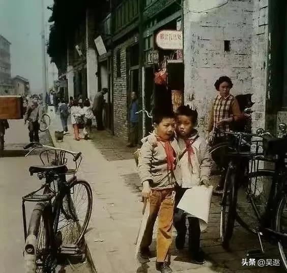 70年代一台12寸黑白电视430元，放到现在相当于多少钱？