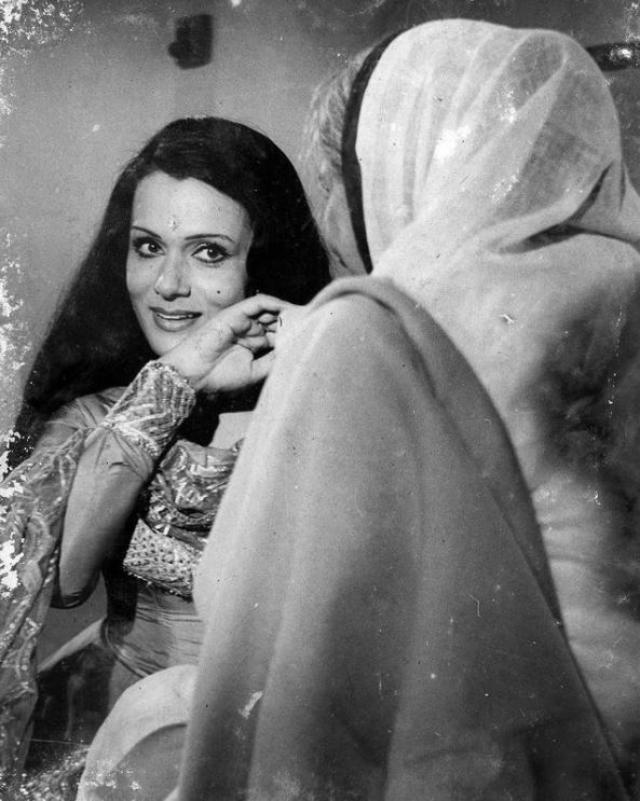 鍗板害閫夌編鐨囧悗鏅噷浜氬崱杈涙牸,鍗板害濂虫紨鍛樻櫘閲屼簹鍥剧墖