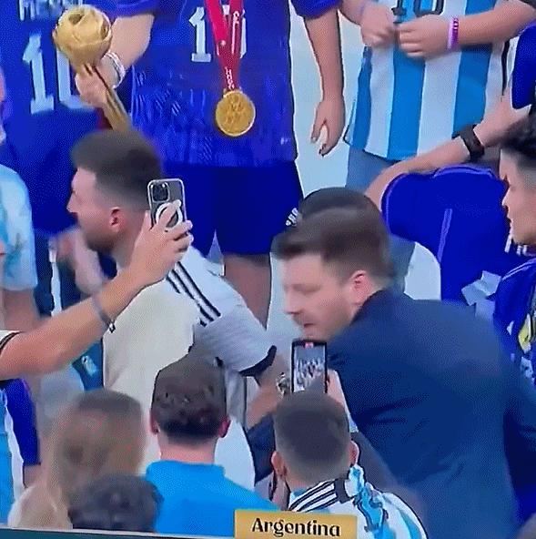 撒盐哥蹭梅西,撒盐哥亲吻姆巴佩