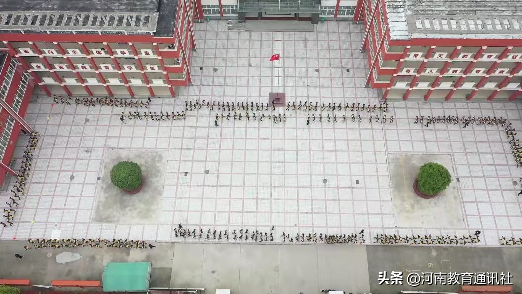 西咸上林学校阳光大课间跑操活动,新时代学校阳光跑操