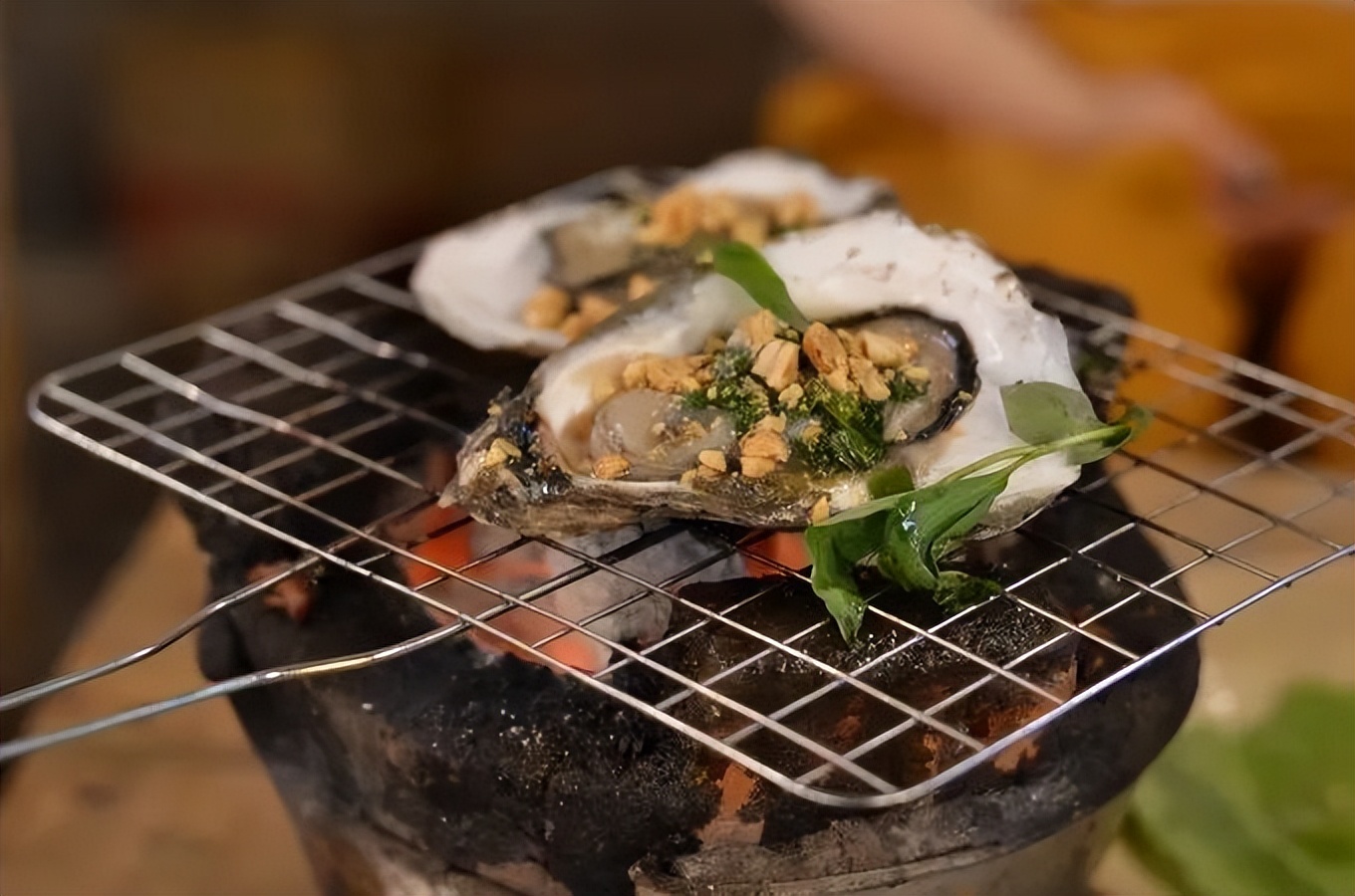 走进越南感受异国风土人情 (越南街头采访对中国的印象)