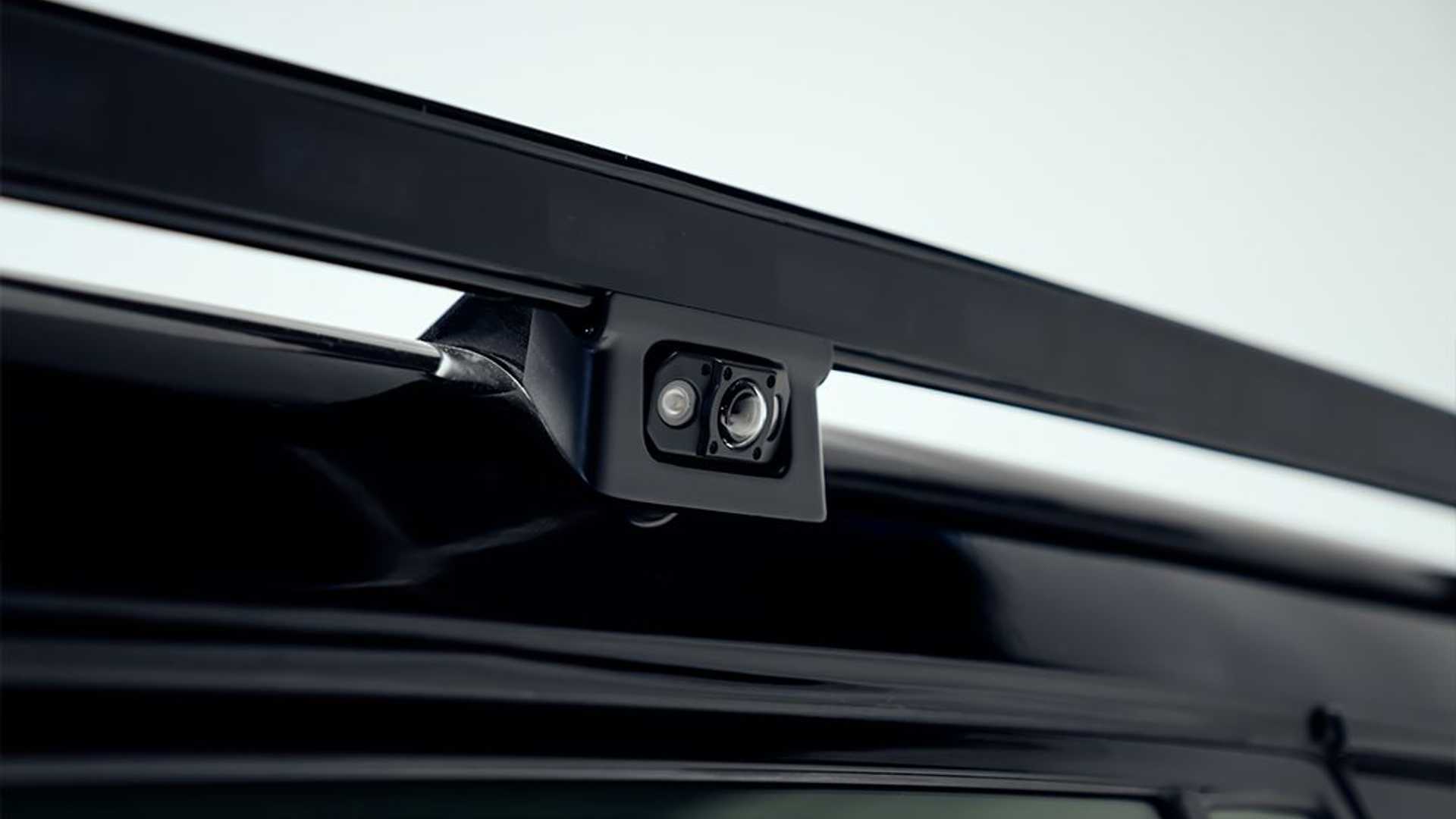 迪拜警察开巡逻车,迪拜日产途乐警车