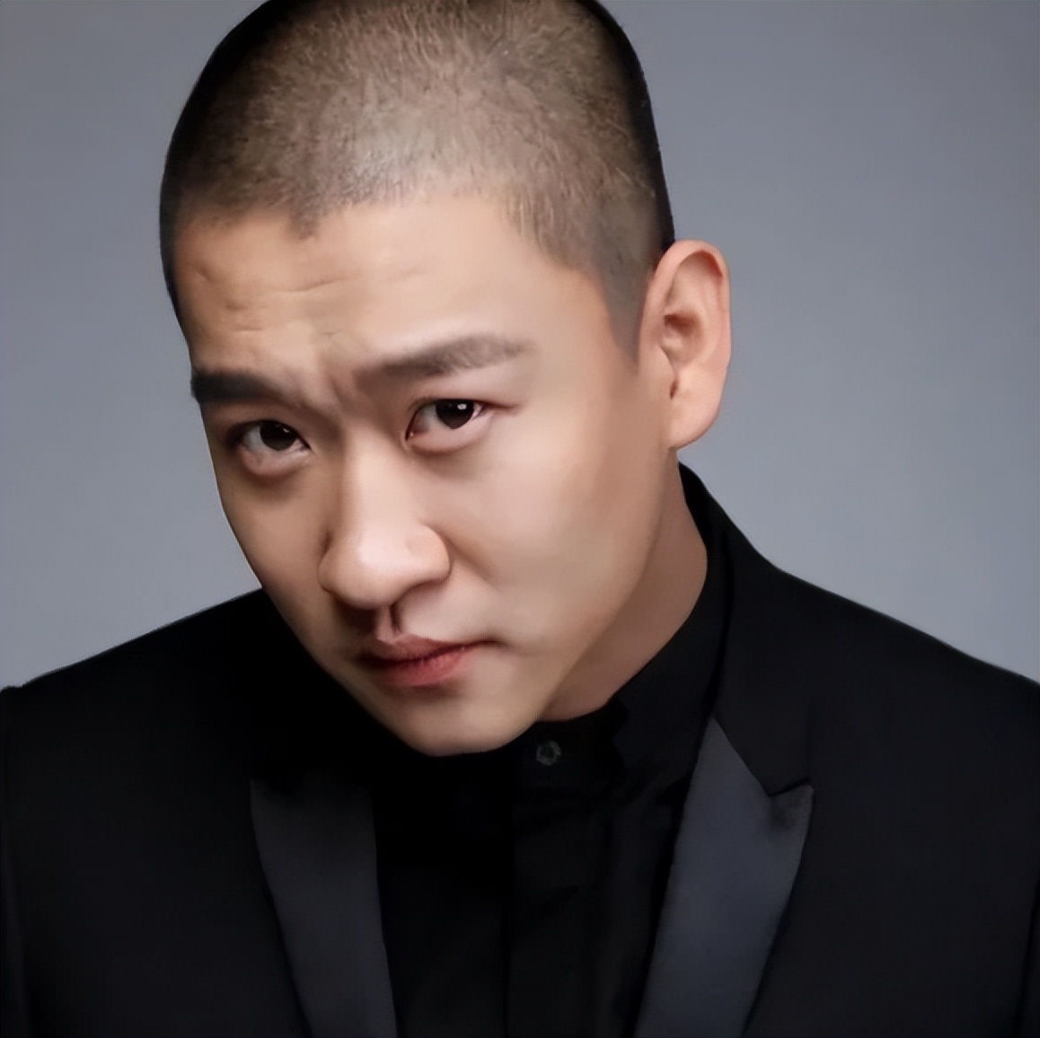 郭德纲最困难的时候曹云金离开了,曹云金背叛郭德纲后过得有多惨